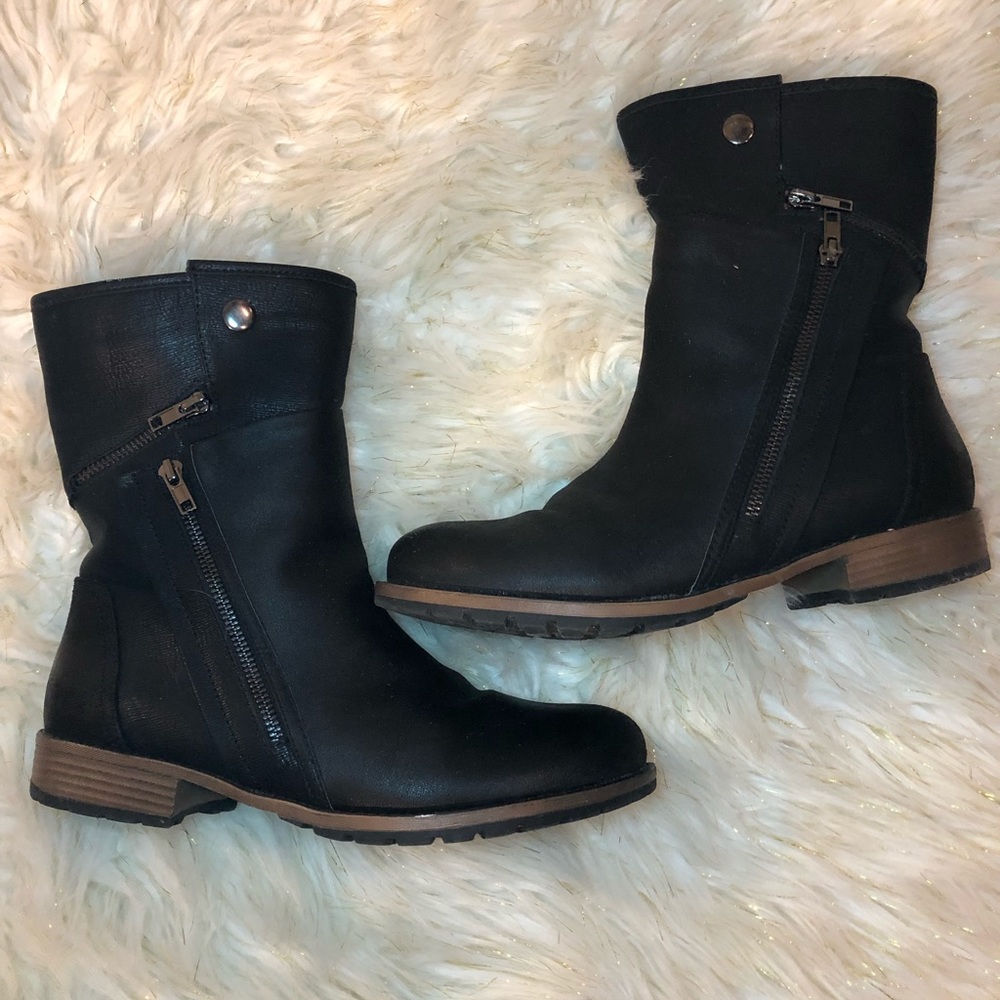 Black aviator boots